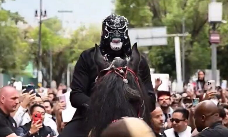 Penta Could Legit Win Title On Raw In Mexico, Arrives On Horse Penta Could Legit Win Title On Raw In Mexico, Arrives On Horse