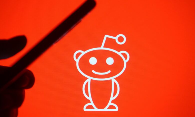 Reddit will switch to a ‘logged-in only experience’ Reddit will switch to a ‘logged-in only experience’
